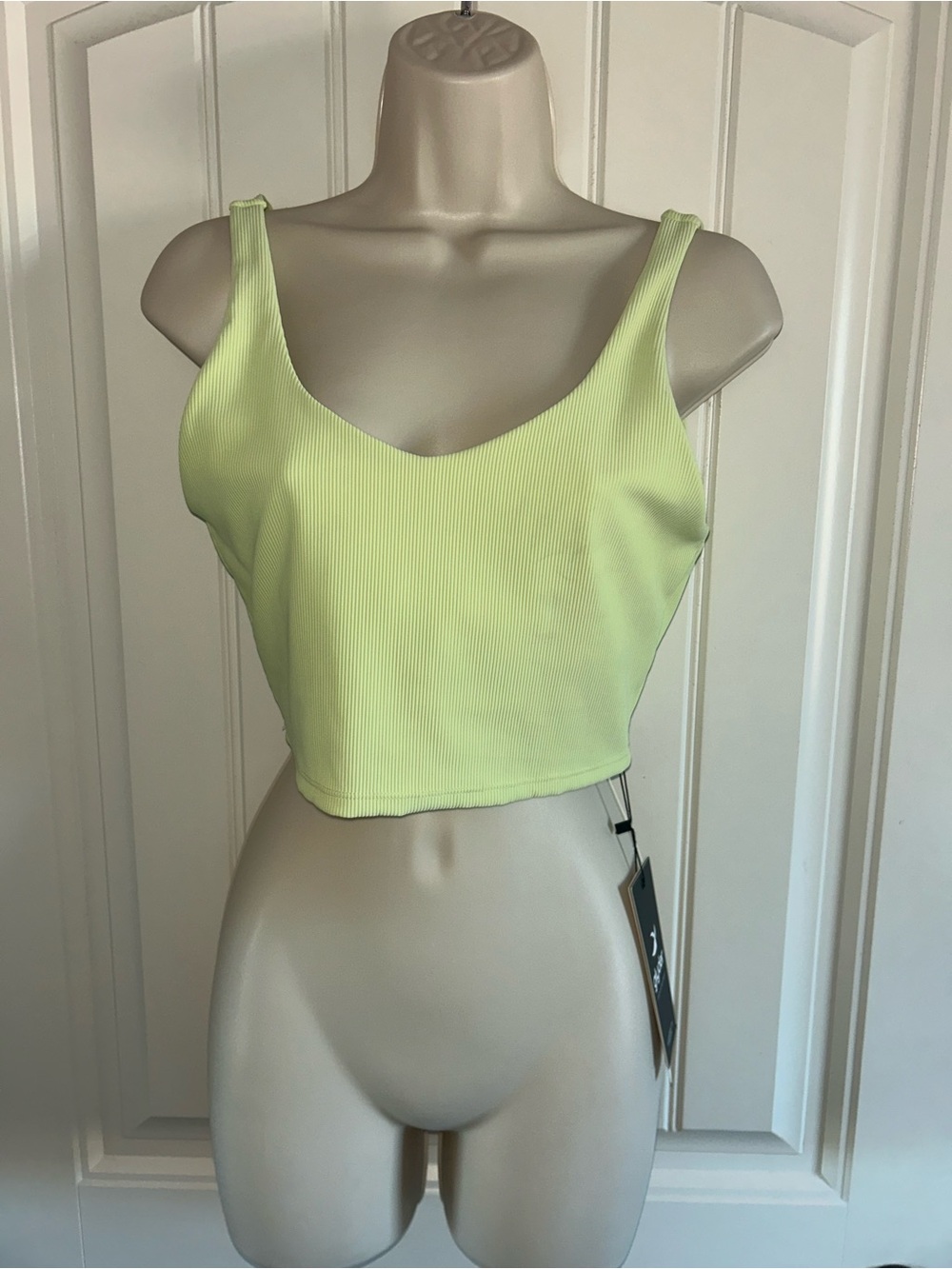 NWT Glyder Ribbed V-Neck Cropped Sculpt Tank - Honey Dew Sz M